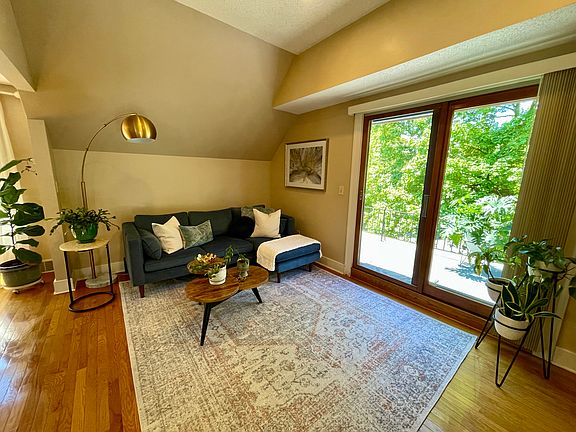 3rd image of 31 Mumford St