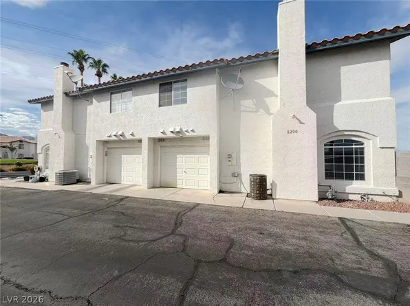 8200 Midnight Star Ct, Las Vegas, NV 89145