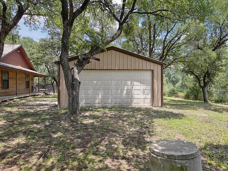 9400 Live Oak Ln — Photo 16