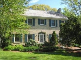 332 E Acacia Rd, Milwaukee, WI 53217