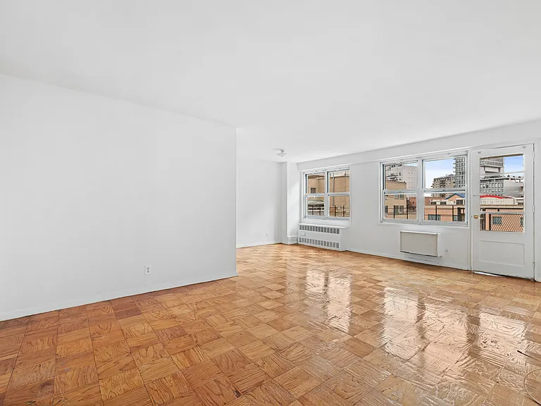 42-49 Colden St #7Z — Photo 2