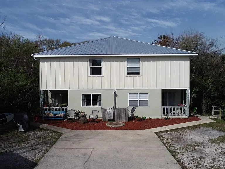 203 E St — Photo 38