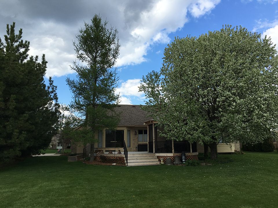 1st image of 48835 Thornbury Dr