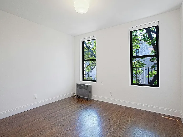 240 W 4th St #5A — Photo 2