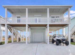 199 Paradise Dr, Rockport, TX 78382
