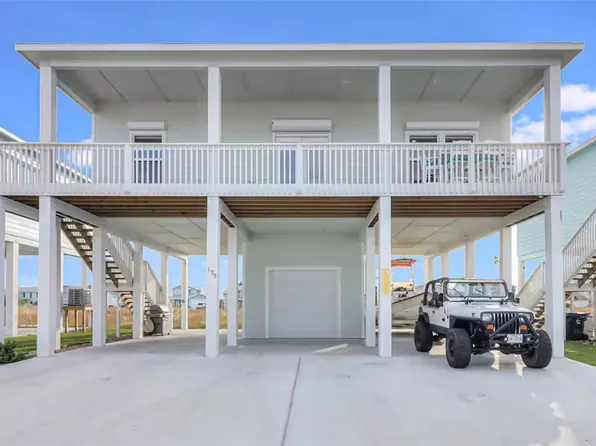 199 Paradise Dr, Rockport, TX 78382