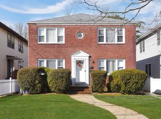 71 Evergreen Ave, Lynbrook, NY 11563