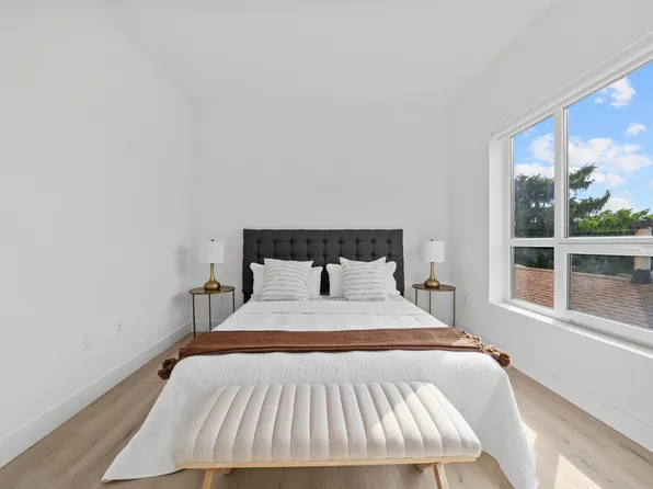 17 Avenue East image 22 of 57