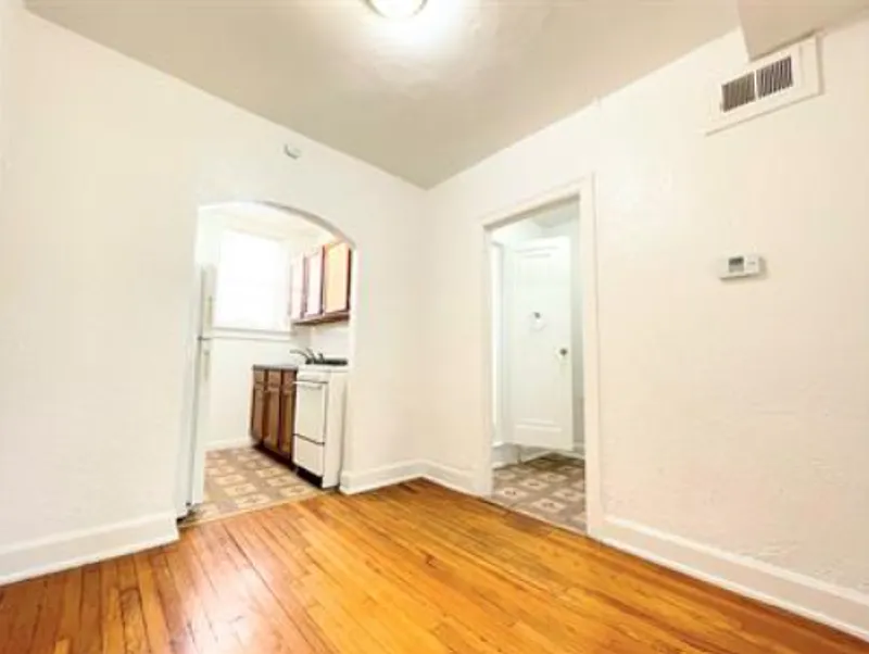 Studio, 1.0 bath, 550 sqft, $700 — Photo 3