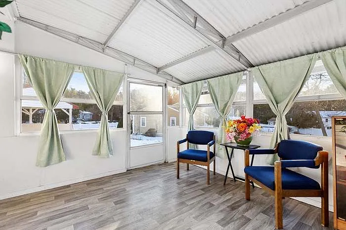 Screen porch