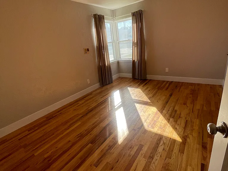 8921 E Broadway Ave — Photo 7