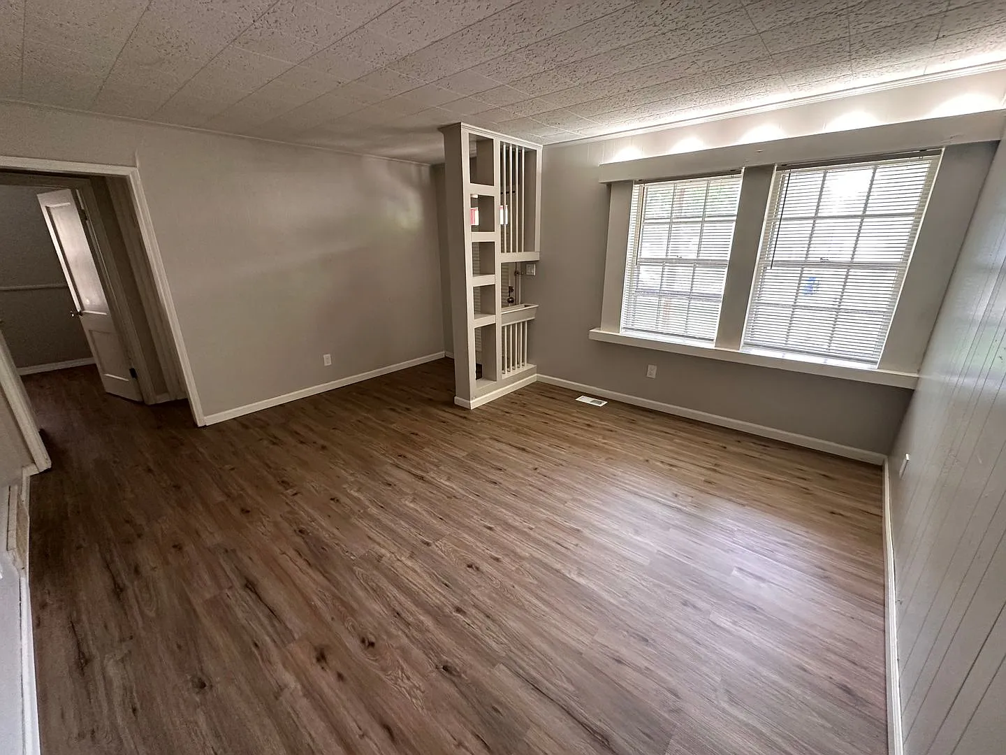 $950 - 2 bedroom/ 1 bathroom - Cozy Single Family Home Accepting Housing Vouchers — Photo 3