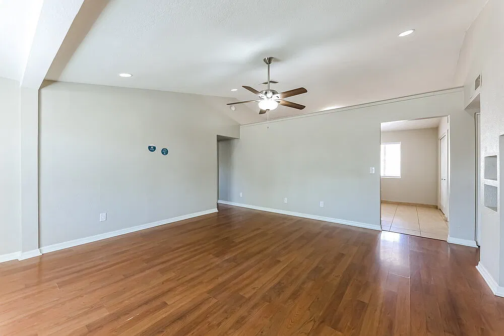 4 bed, 2.0 bath, 1730 sqft, $2,365 — Photo 3