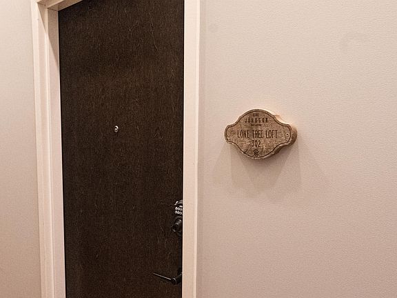4th image of 301 State St
