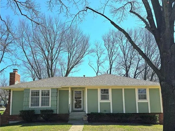 8525 Willow Ln, De Soto, KS 66018