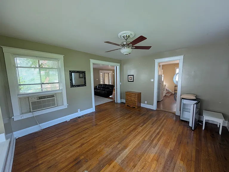 929 Riley St — Photo 14