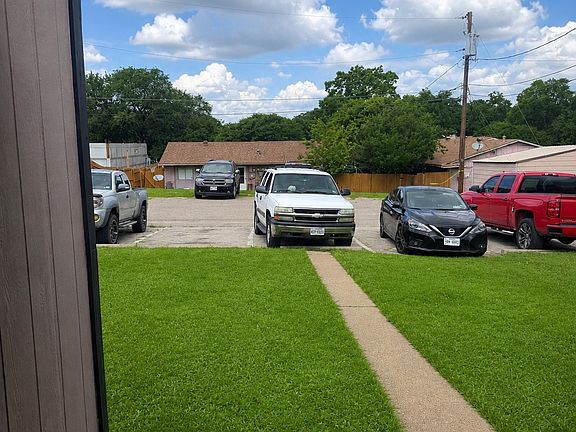 3rd image of 811 Redbird Dr #815