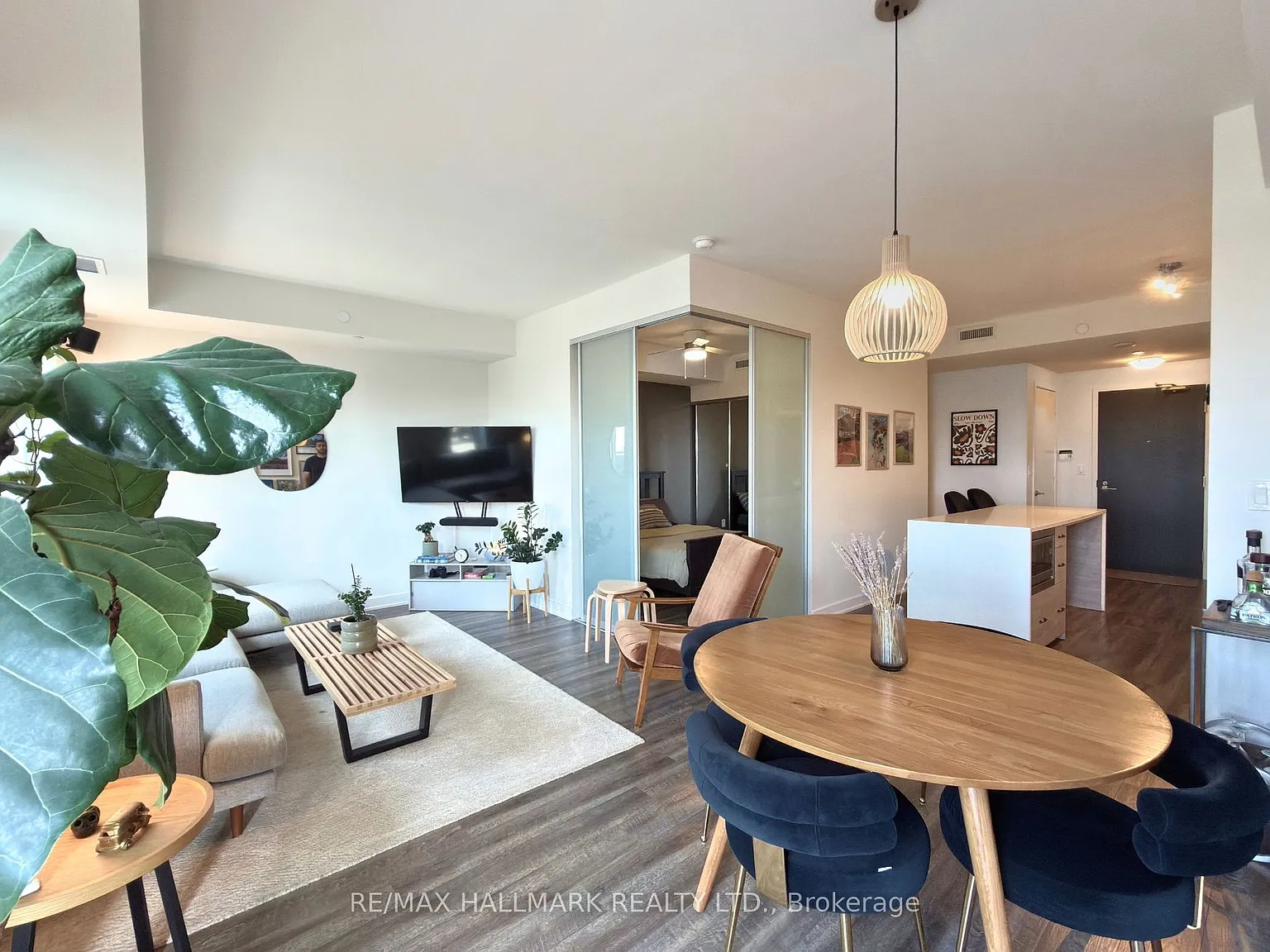 TEN93 Queen West Condos — Photo 4
