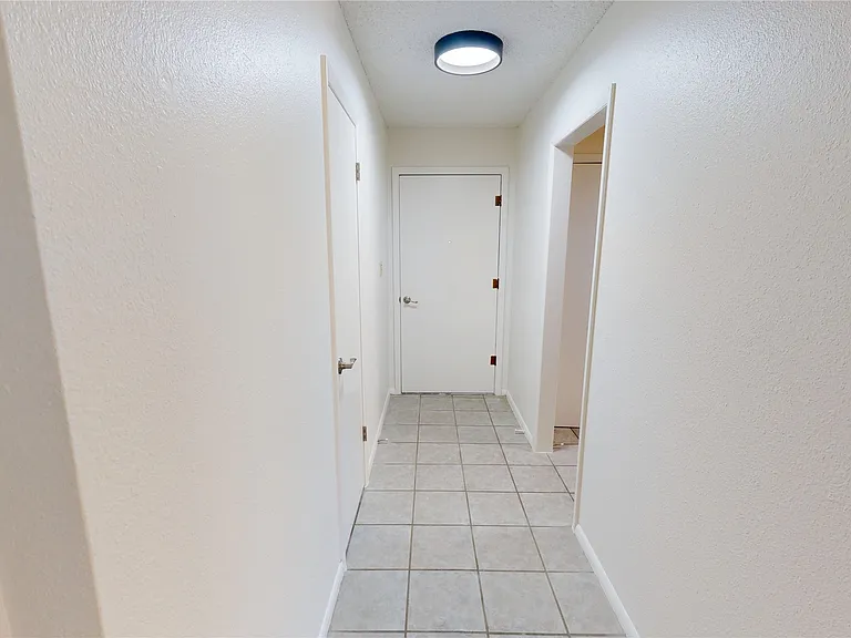 503 W C St — Photo 2