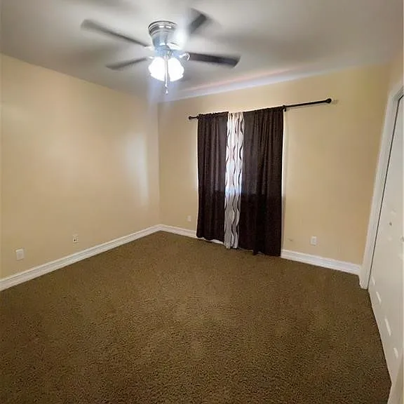 2427 Ashbury Cir — Photo 12