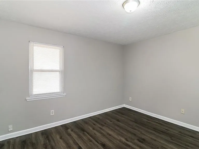 307 Hamilton Glenn #305 — Photo 9