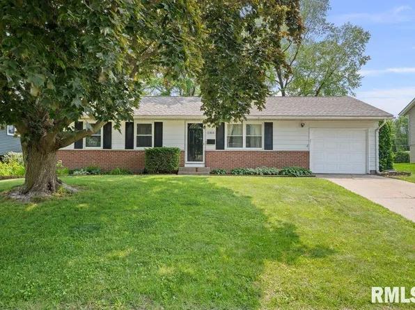 2303 Pinehurst St, Bettendorf, IA 52722