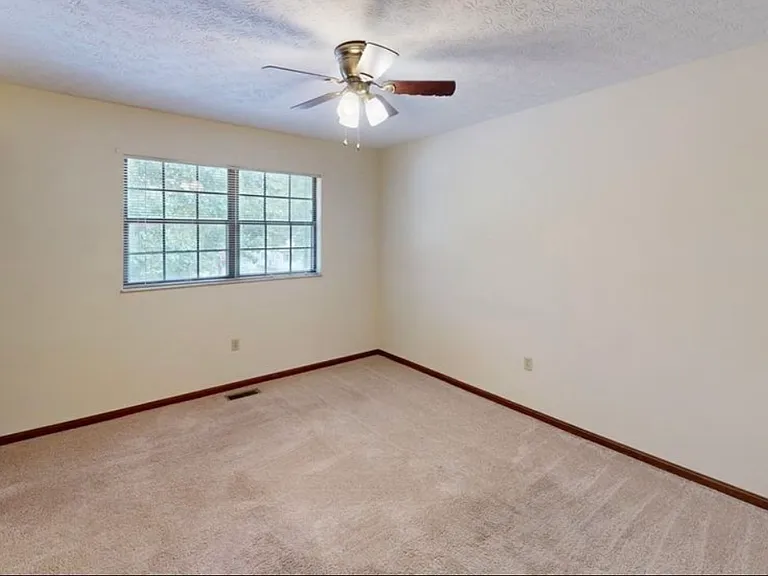 8 Garden Ln #C — Photo 18