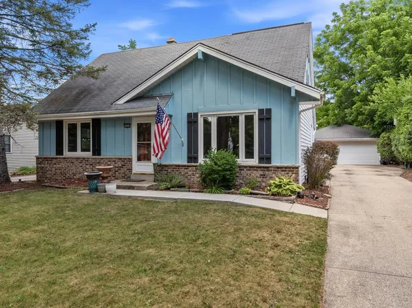 10404 W Darnel STREET, Milwaukee, WI 53224