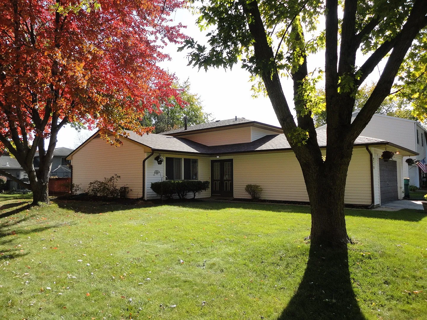 970 Surrey Ct photo 1