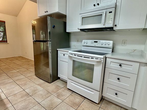 4th image of 12806 Dakota Ln