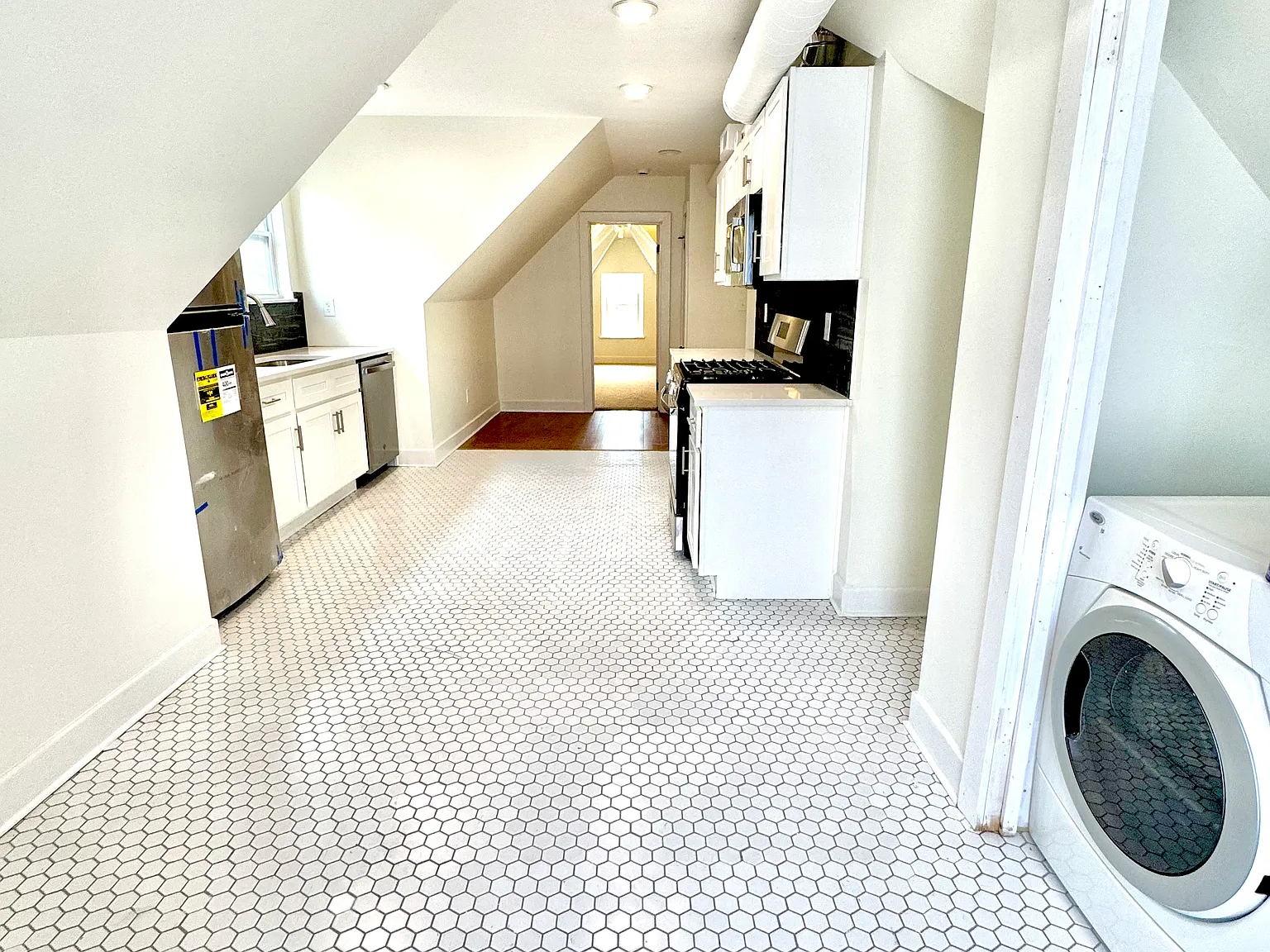 2 bed, 925 sqft, $1,565 — Photo 2