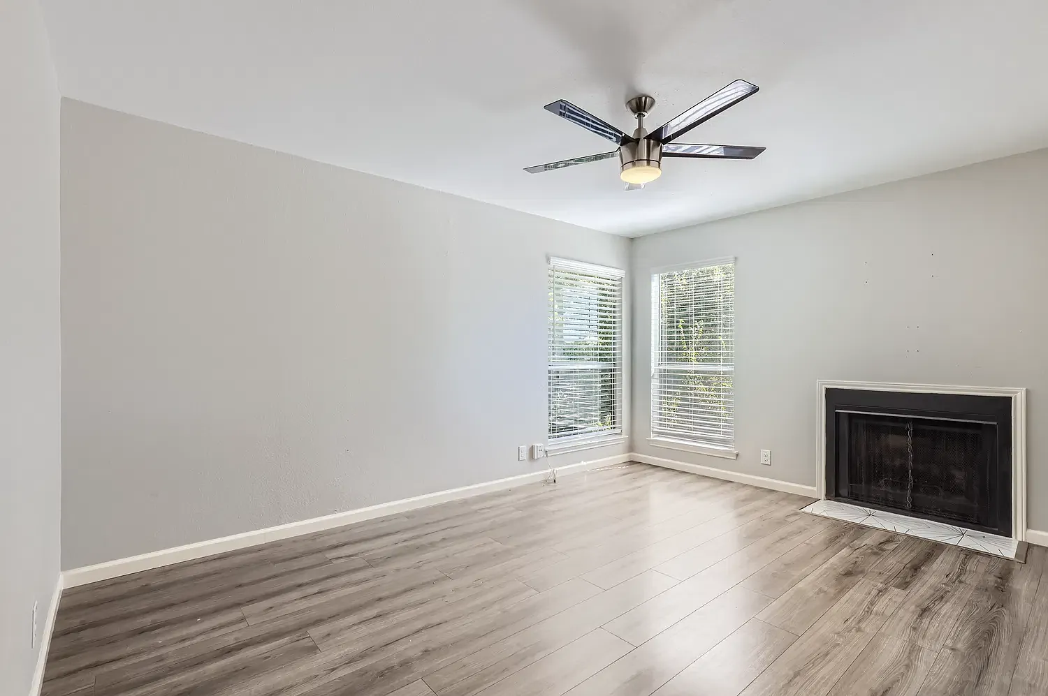 1304 Colony Creek Dr — Photo 3