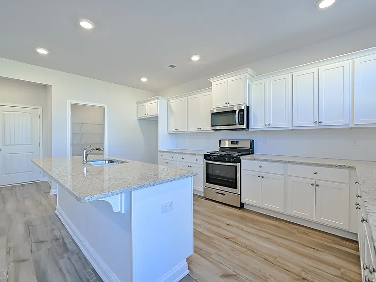 303 Eleanora Xing — Photo 18