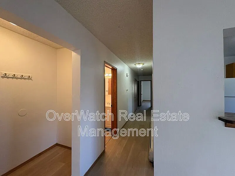 2 bed, 1.0 bath, $1,400 — Photo 4