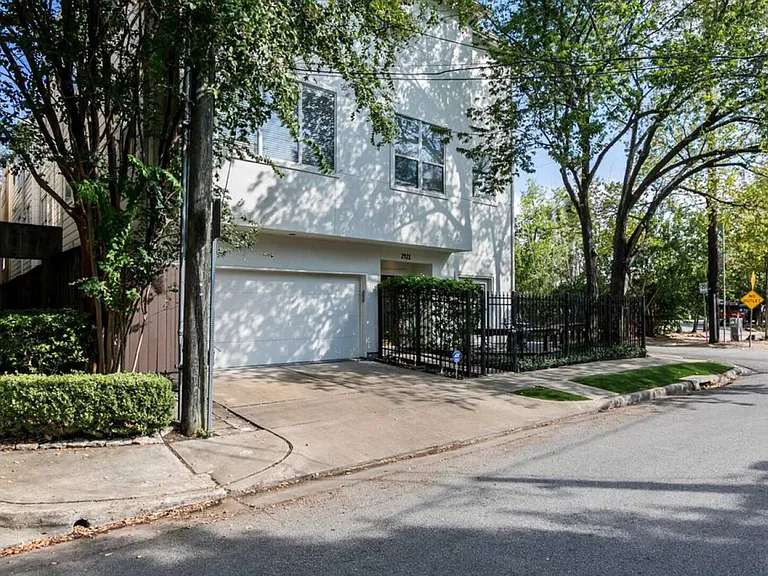 Ralph St — Photo 63
