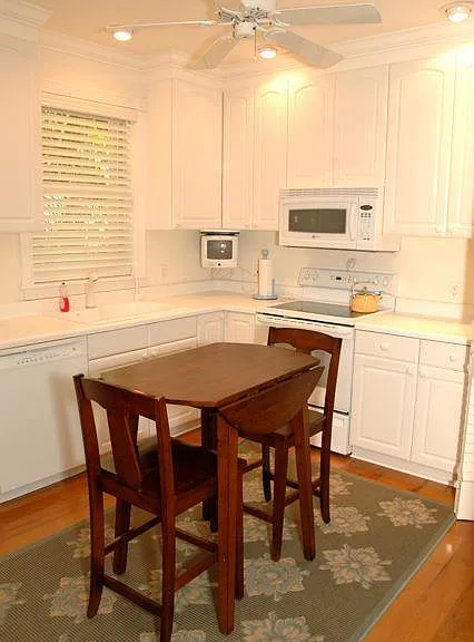 590 E Lake Dr — Photo 7