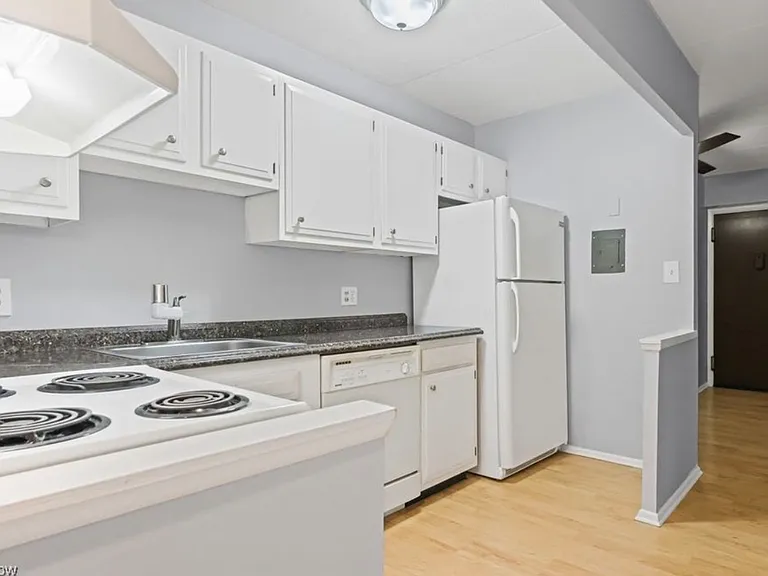 980 S Lincoln St — Photo 22