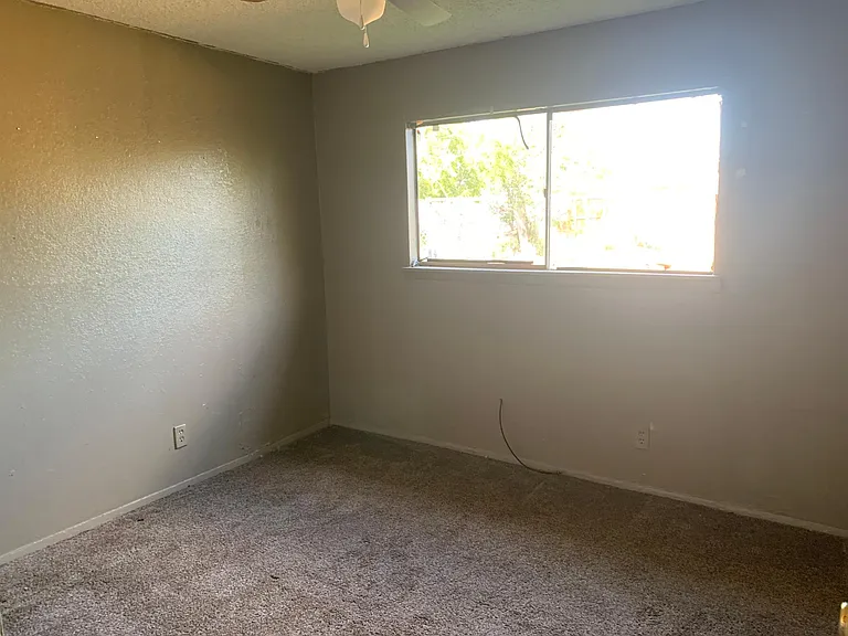2416 Glenwood Dr — Photo 5