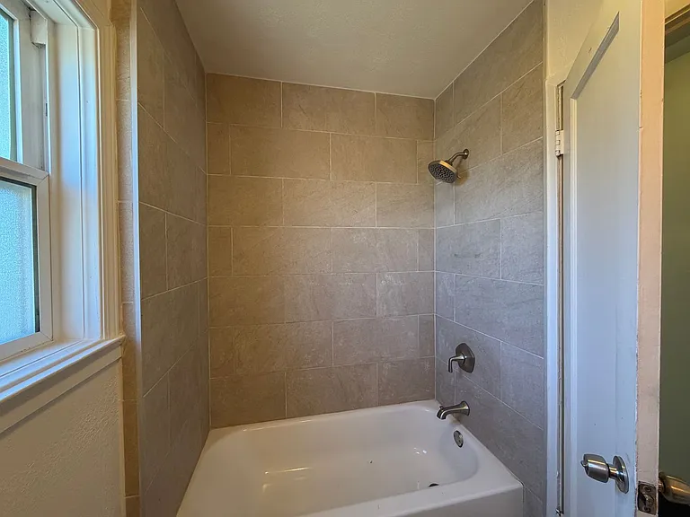 564 E St — Photo 8