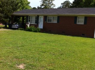 902 Country Club Rd, Jacksonville, NC 28546