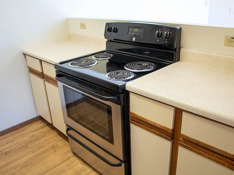 907 W Oregon St — Photo 45