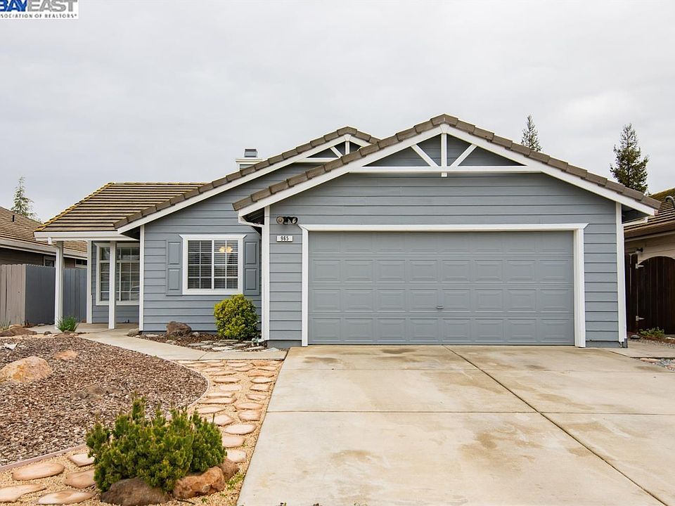 1st image of 965 Orchard Dr