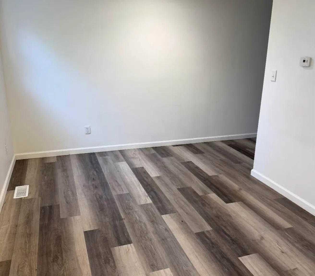 2 bed, 440 sqft, $850 — Photo 2