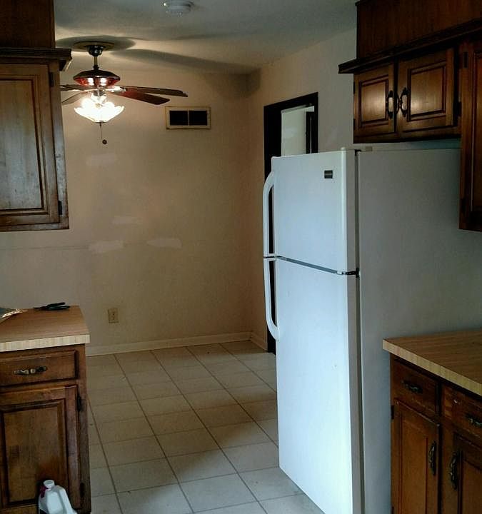 2nd image of 1716 W Diane St