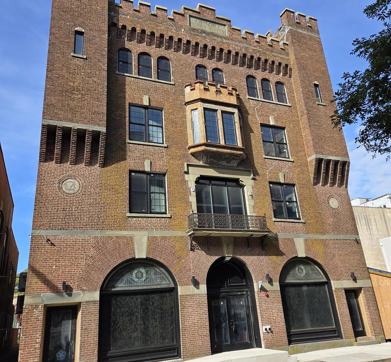 10 S New York Ave — Photo 1