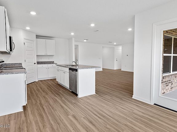 4th image of 200 Magnolia Farms Dr