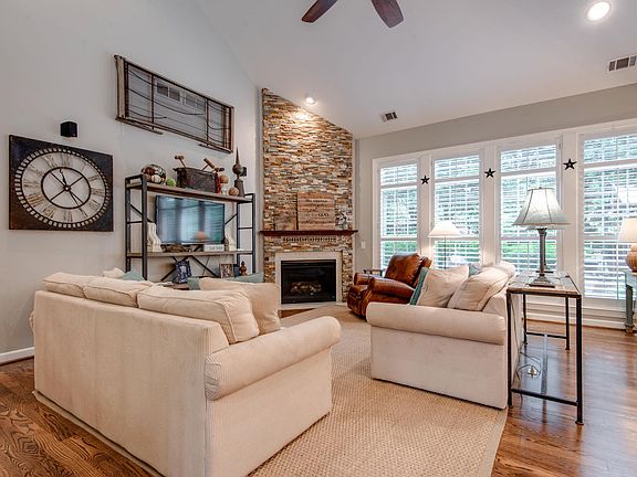 4th image of 3027 Coral Bell Ln