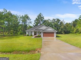 692 Wildflower Cir, Metter, GA 30439