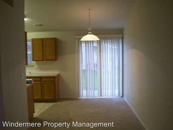 3rd image of 1114 SE Scenic View Dr