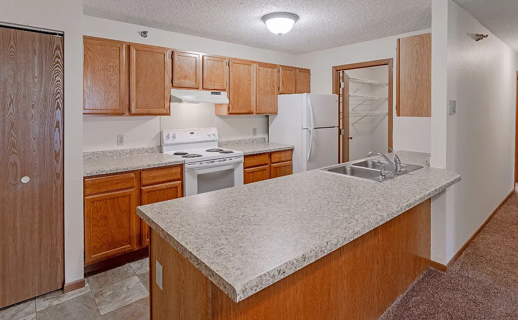 Maple Tree Villa Apartments — Photo 2